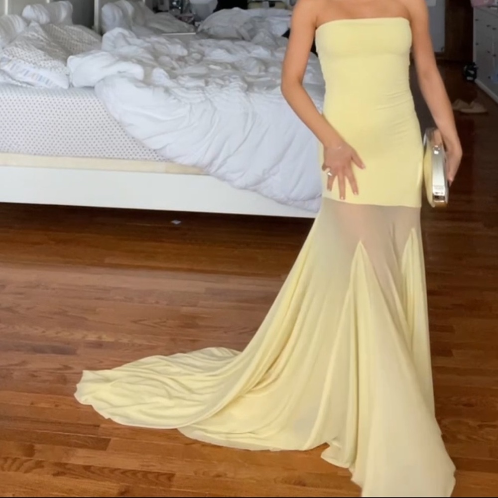 COPY - Elegant Yellow Strapless Dress